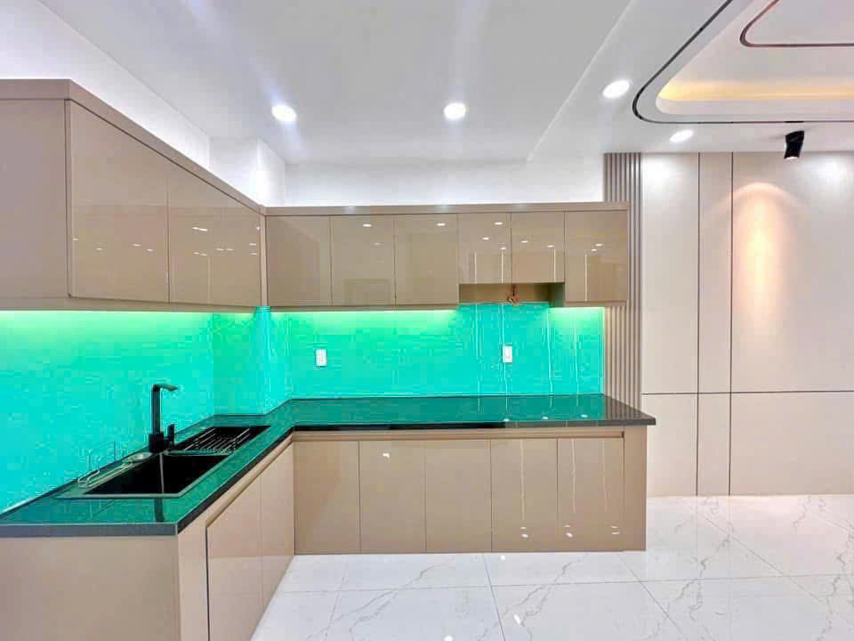 Giá mềm nhất quận Bình Tân: 8,2 tỷ - Lê Văn Quới <br>DT: 60m - 6x10- 5lầu - 6PN - 5WC, ban công - Sân - Ảnh 2