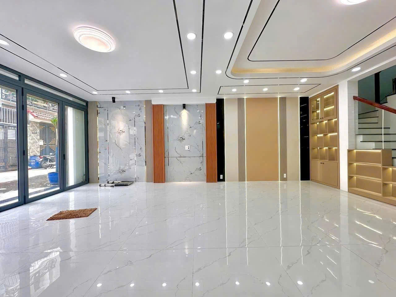 Giá mềm nhất quận Bình Tân: 8,2 tỷ - Lê Văn Quới <br>DT: 60m - 6x10- 5lầu - 6PN - 5WC, ban công - Sân - Ảnh 1