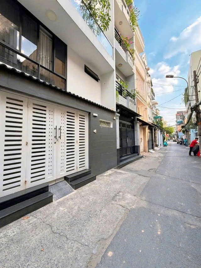Giá mềm nhất quận Tân bình: 11,9 tỷ - Nguyễn Trọng Tuyển - 5 tầng BTCT, gồm 4PN, 5WC, Phòng khách, - Ảnh 1