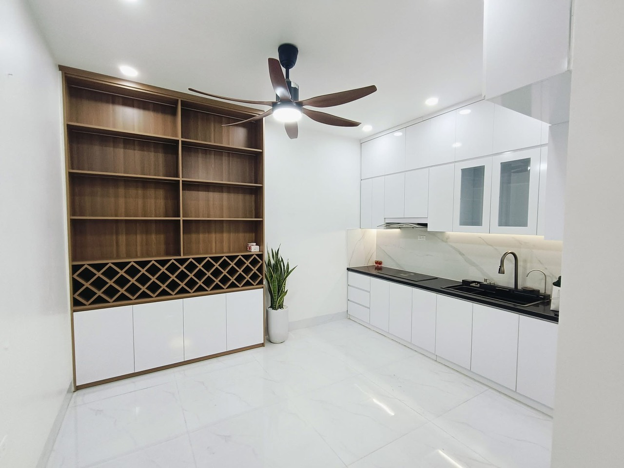 MẶT NGÕ HOÀNG CẦU - 10M RA PHỐ - PHÂN LÔ, ÔTÔ VÀO NHÀ - GIÁ 14 TỶ - Ảnh 1