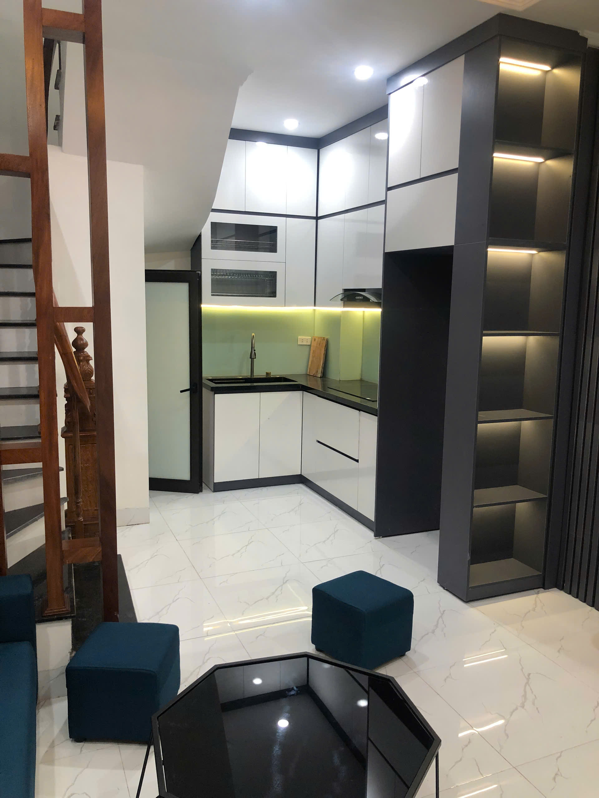 TÔN ĐỨC THẮNG 36 M, 3 TÂNG, 3 NGỦ, 2 WC, NHÀ CHẮC CHẮN KIÊN CỐ, THOÁNG SÁNG, GIẾNG TRỜI VƯỢNG KHÍ. - Ảnh 2