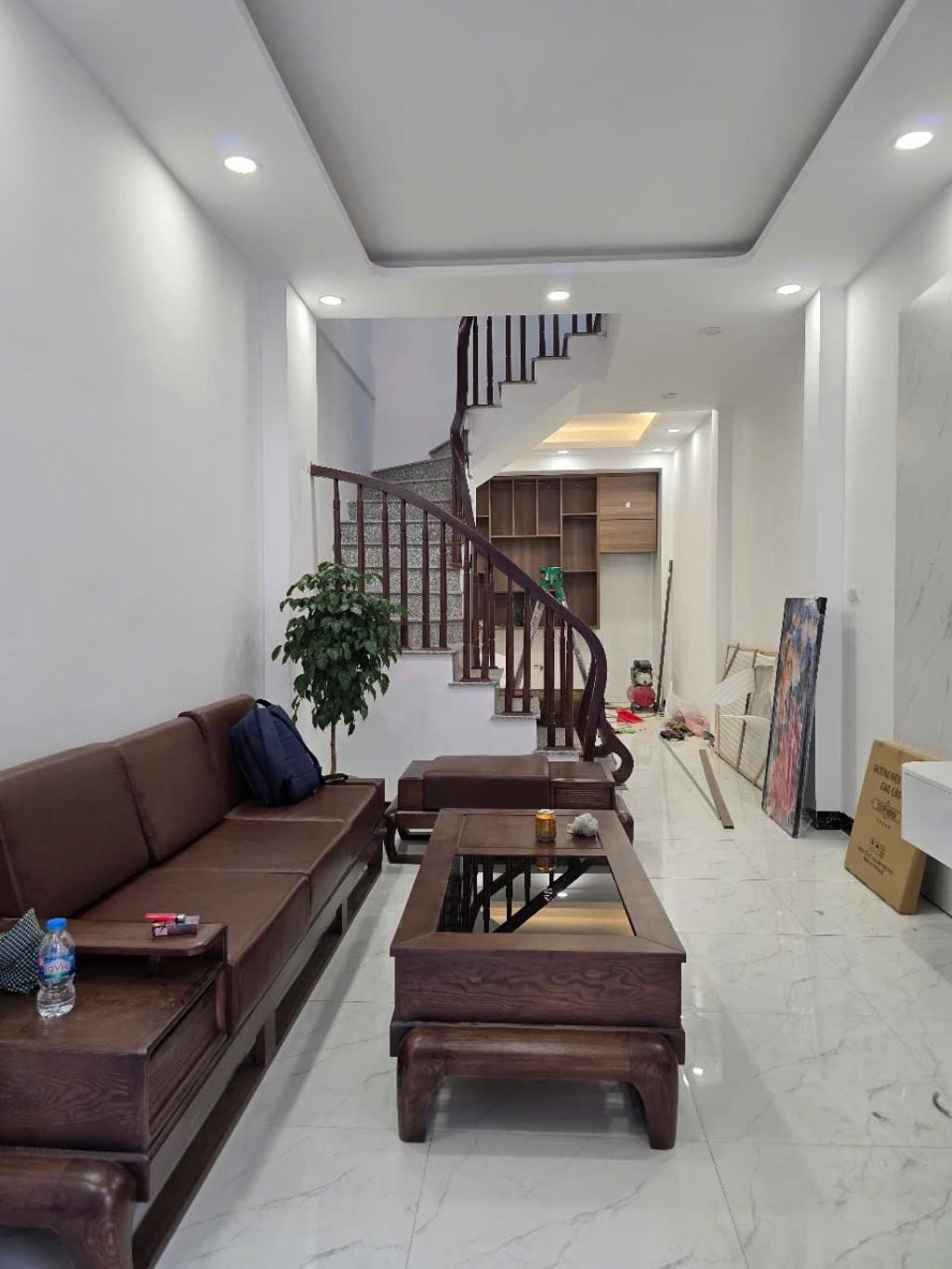✅NHÀ DÂN XÂY LONG BIÊN- FULL NỘI THẤT SỊN - 4 NGỦ - Ô TÔ ĐỖ CỬA - NGÕ NÔNG- SỔ VUÔNG A4 - Ảnh chính