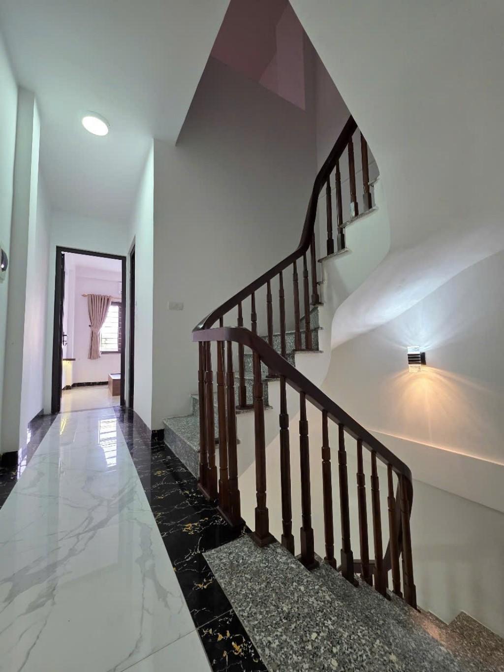 ✅NHÀ DÂN XÂY LONG BIÊN- FULL NỘI THẤT SỊN - 4 NGỦ - Ô TÔ ĐỖ CỬA - NGÕ NÔNG- SỔ VUÔNG A4 - Ảnh 5
