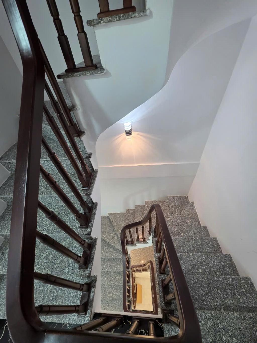 ✅NHÀ DÂN XÂY LONG BIÊN- FULL NỘI THẤT SỊN - 4 NGỦ - Ô TÔ ĐỖ CỬA - NGÕ NÔNG- SỔ VUÔNG A4 - Ảnh 4
