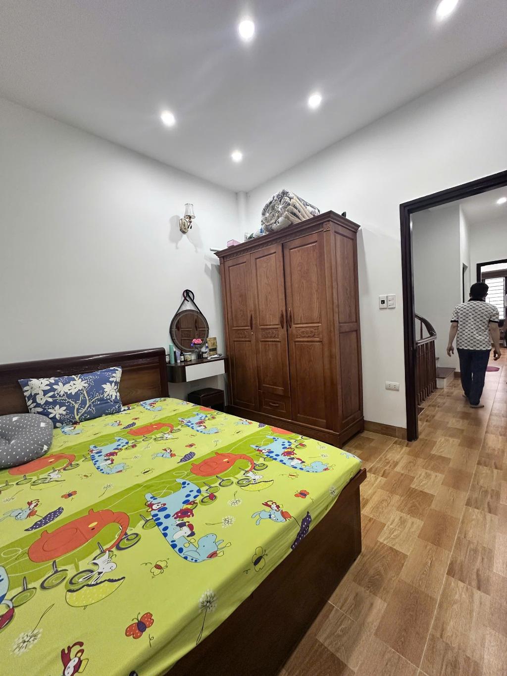 NHÀ DÂN TỰ XÂY - Ô TÔ SÁT NHÀ - NGÕ THÔNG CÁC NGẢ - VỊ TRÍ ĐẸP - Ở CỰC THÍCH - XUNG QUANH TIỆN ÍCH - Ảnh 2