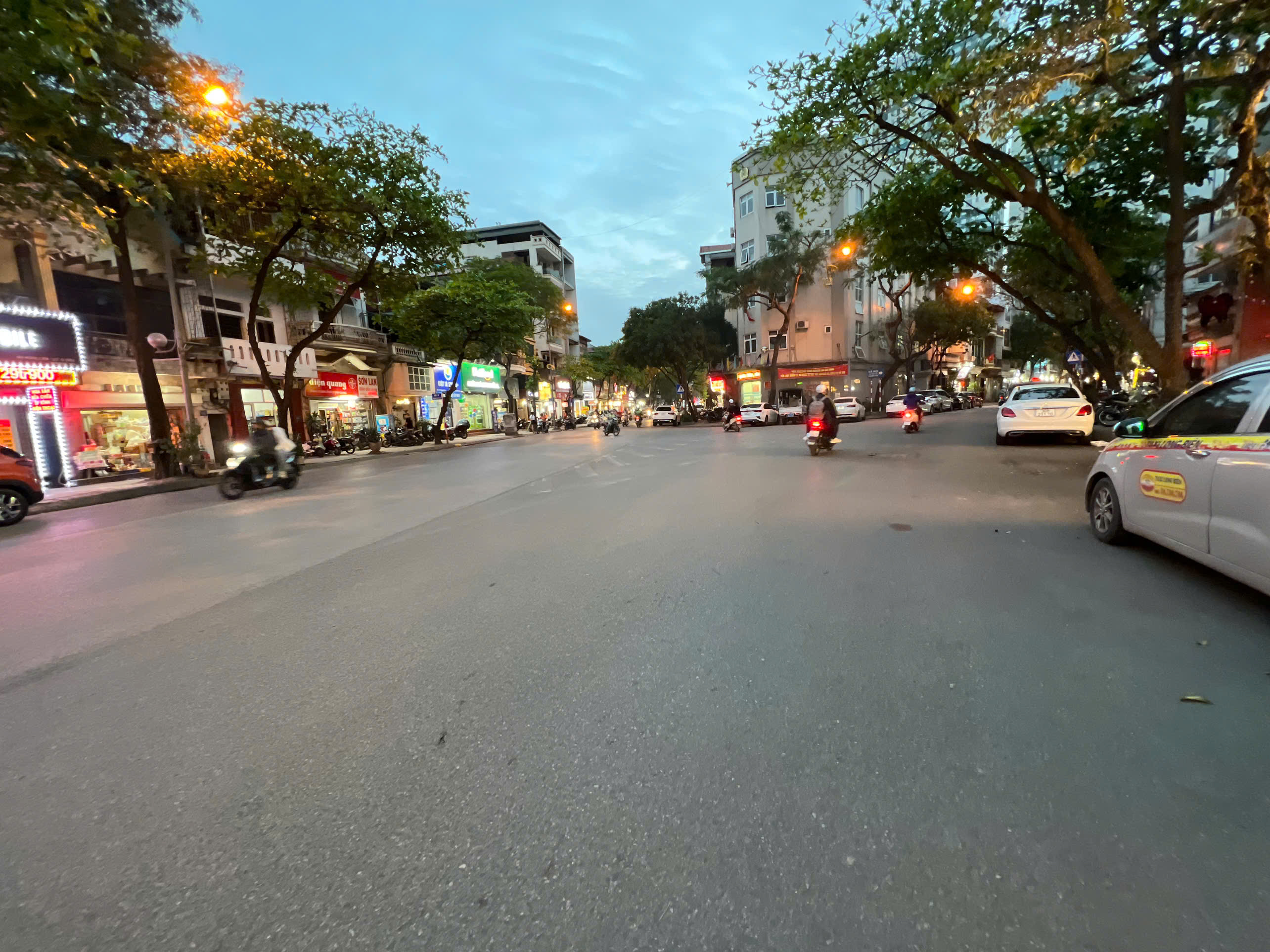 SIÊU HIẾM, NHÀ LÕI NGỌC LÂM 125M, 5T, MT5M, 1 MẶT PHỐ, 1 MẶT HỒ, VỈA HÈ RỘNG, KINH DOANH. - Ảnh 2