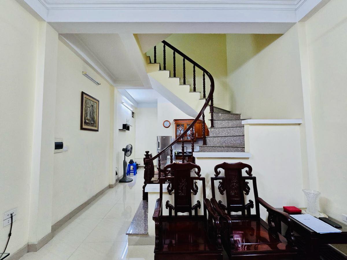 BỒ ĐỀ - NHÀ DÂN XÂY KIÊN CỐ – 2 MẶT THOÁNG – CÁCH PHỐ HỒNG TIẾN 20M – Ô TÔ 7 CHỖ VÀO NHÀ - Ảnh 2