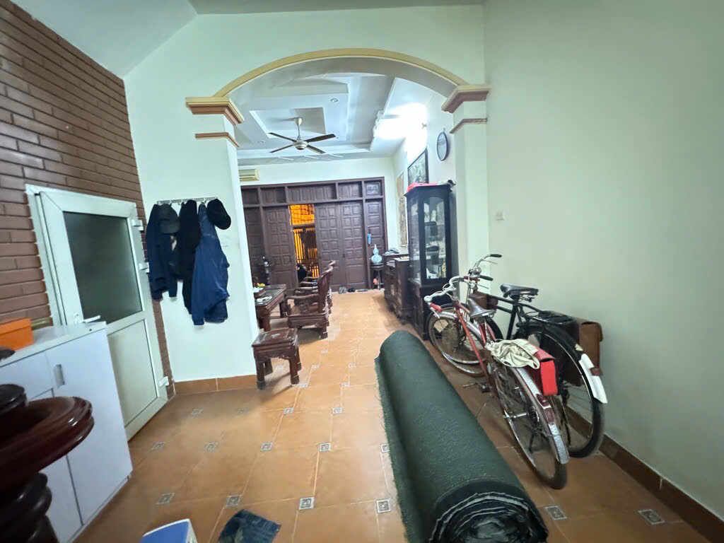 BIỆT THỰ GIỮ LÒNG THỦ ĐÔ, 3 TẦNG CHẮC CHẮN, MẶT TIỀN QUYỀN LỰC, NGÕ NÔNG TRƯỚC NHÀ RỘNG 6M, 40M RA - Ảnh 4