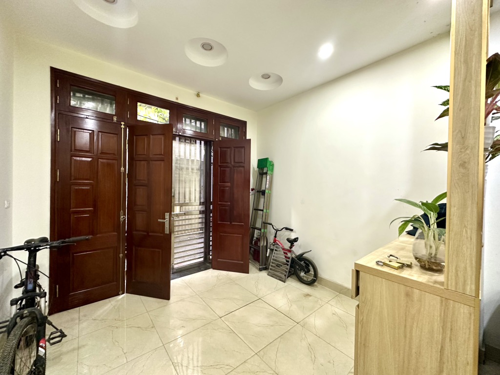 BÁN NHÀ 5 TẦNG, 40M2 PHỐ AN DƯƠNG VƯƠNG, TÂY HỒ - GIÁ 6.5 TỶ - SỔ ĐỎ CHÍNH CHỦ - Ảnh 2