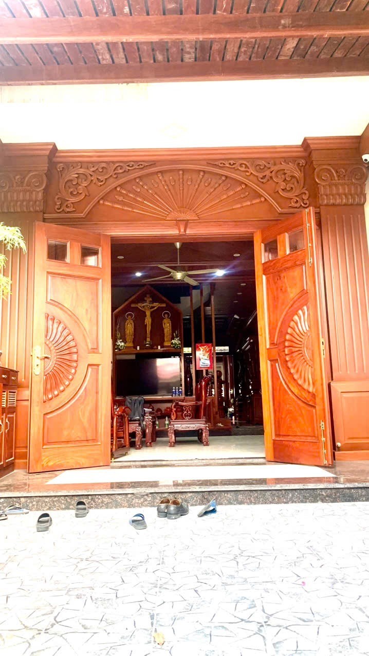 Bán nhà mặt phố Q.9, 150m2, 4 tầng, 16.4 tỷ, sổ hồng - Ảnh chính