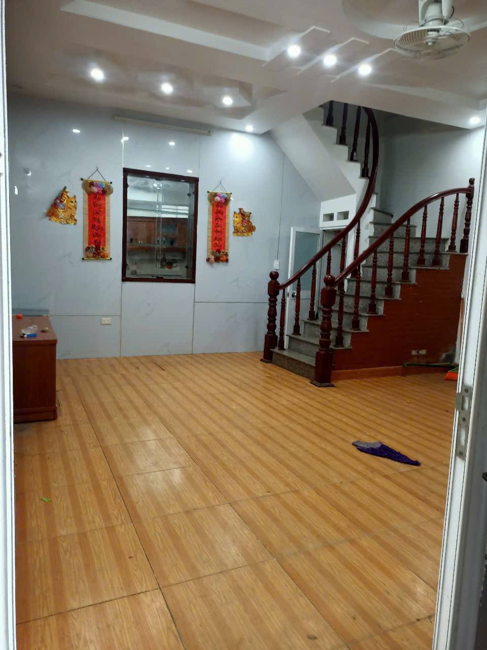 Cho thuê nhà nguyên căn ngõ Lĩnh Nam, Hoàng Mai 38m x 5T - 6 ngủ, 4vs giá 11 triệu - Ảnh chính