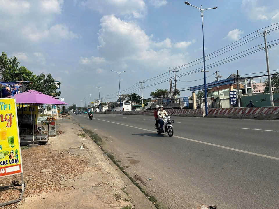 Cho thuê kho mặt tiền Quốc Lộ 13 Bình Dương – Ngang 12.5m, DT 400m2, giá chỉ 35 triệu/tháng - Ảnh 1