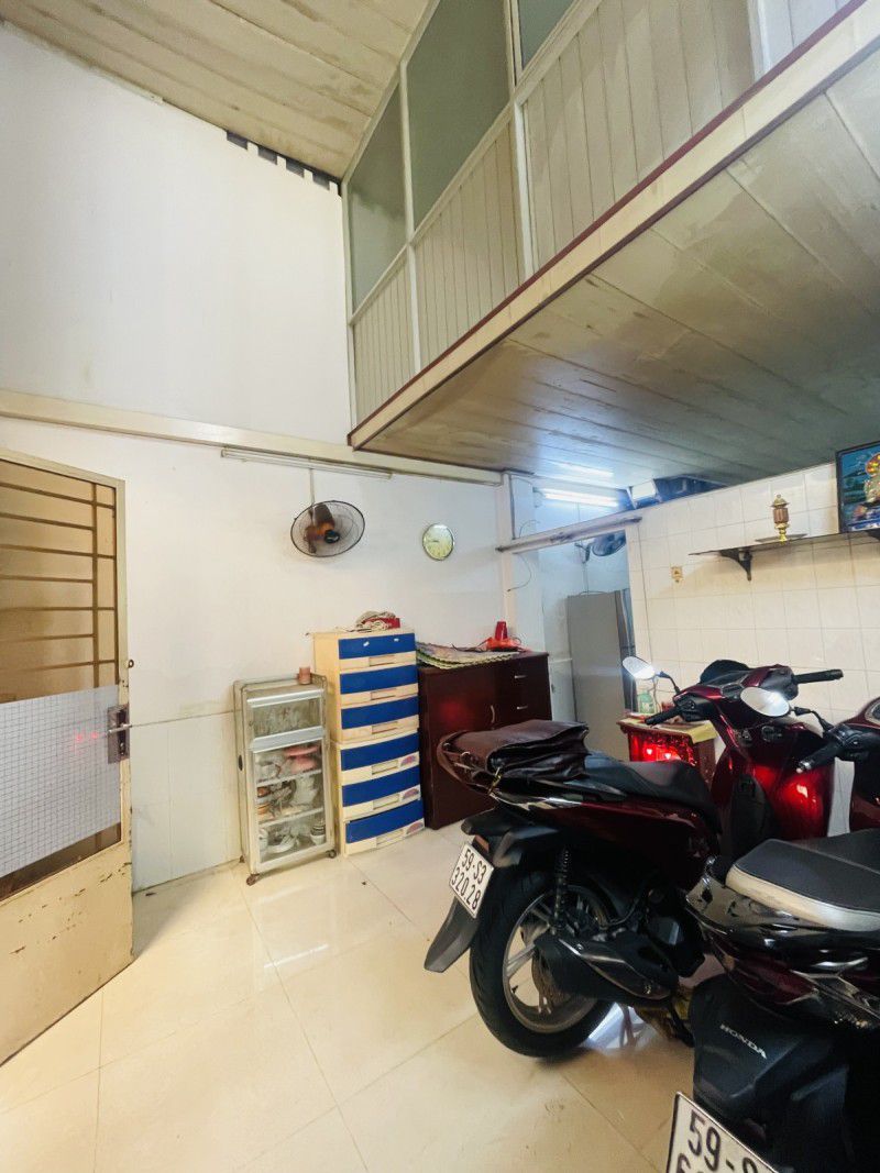 GẦN MẶT TIỀN ĐƯỜNG- NGAY CHỢ BÀ CHIỂU -. SỔ VUÔNG A4 NỞ HẬU ĐẸP CÓ NHỈNH 4 Tỷ. - Ảnh chính
