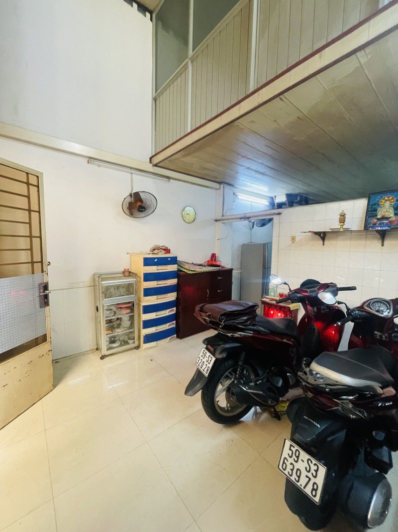 GẦN MẶT TIỀN ĐƯỜNG- NGAY CHỢ BÀ CHIỂU -. SỔ VUÔNG A4 NỞ HẬU ĐẸP CÓ NHỈNH 4 Tỷ. - Ảnh 4