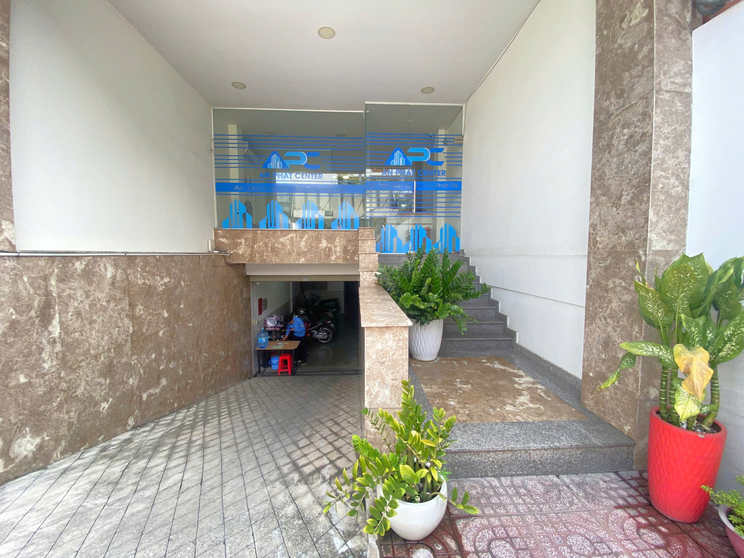 Thuê văn phòng An Phát Center 10tr - Máy lạnh, bàn ghế, xe rộng rãi, vị trí đẹp - Ảnh 1
