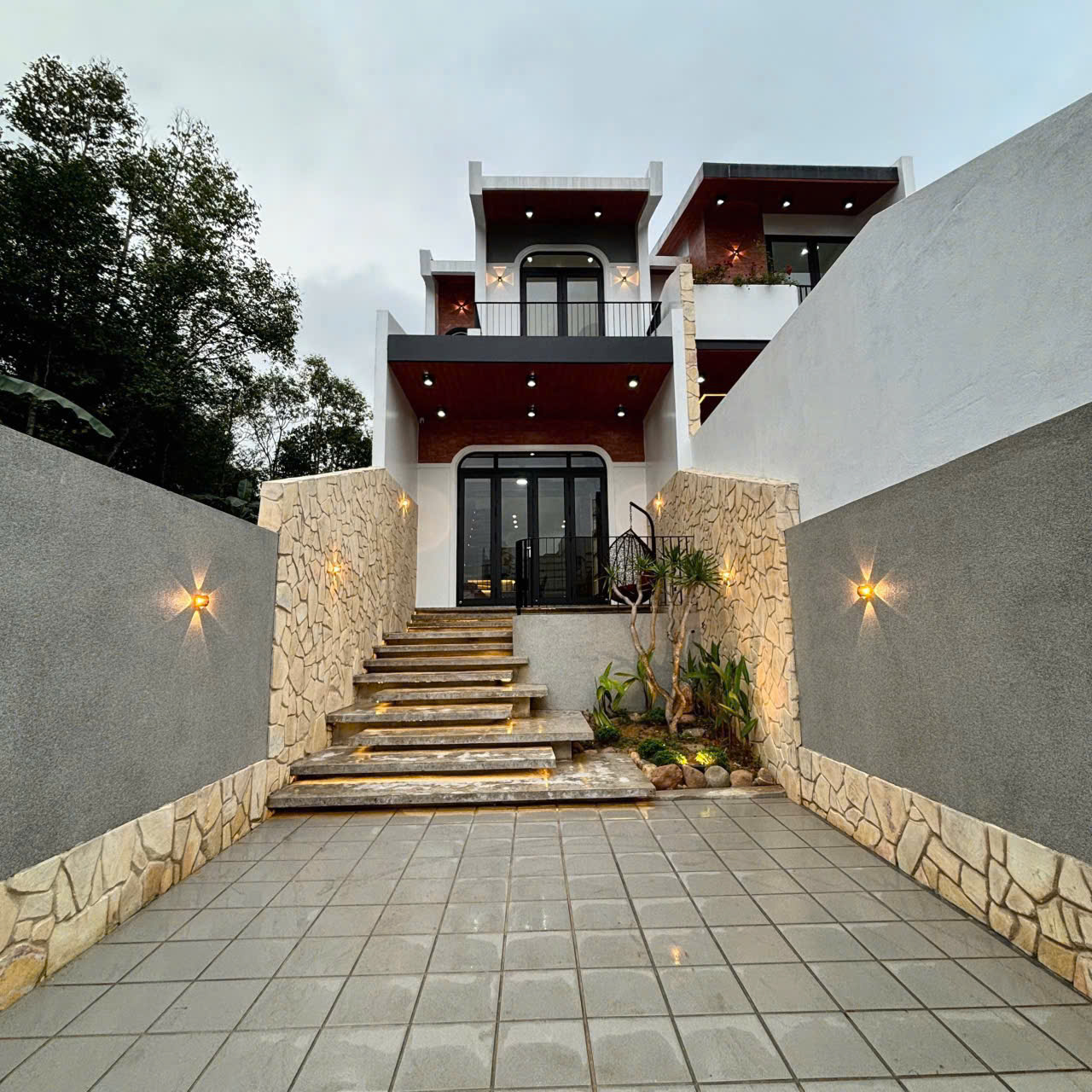 🚩MỞ BÁN VILLA TỰA NÚI, FULL NỘI THẤT, MẶT TIỀN KIỆT 62 THANH HẢI THÔNG RA QUẢNG TẾ. - Ảnh chính