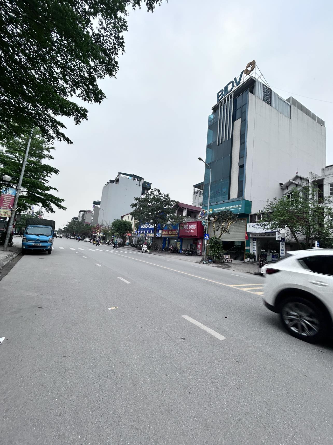 Bán nhà mặt phố Thành Trung,Trâu Quỳ,Gia Lâm,85m2 mtien 5m đường 30m kinh doanh ngay - Ảnh 1