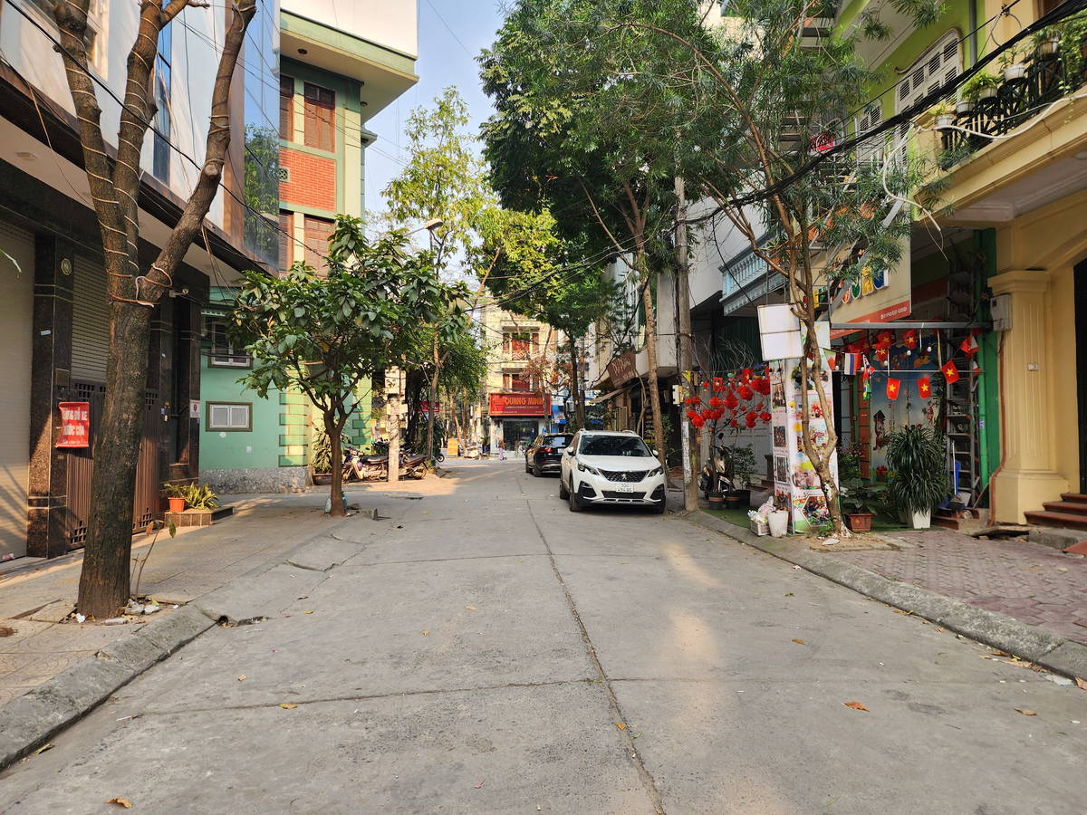SIÊU PHẨM CẦU GIẤY- PHÂN LÔ VỈA HÈ OTO TRÁNH - BAY NHANH - 28 TỶ - Ảnh chính