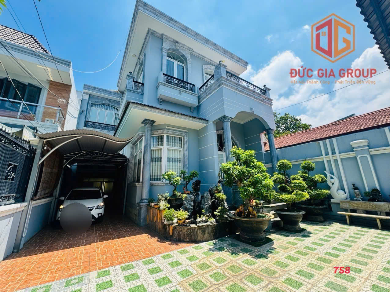 Bán biệt thự đẹp, nội thất gỗ cao cấp,DT 10m x 26m, gần  Biên Hoà, giá chỉ 11 tỷ - Ảnh chính