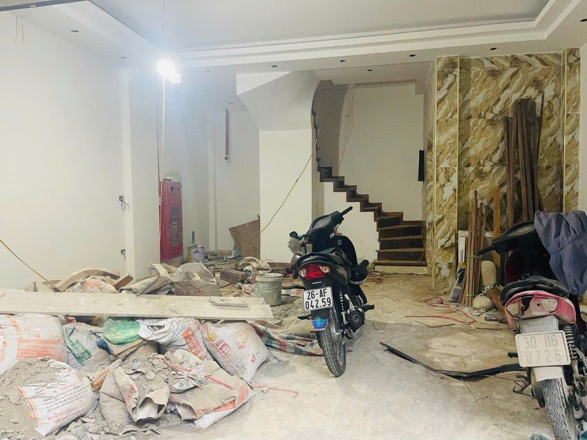 Hàng hiếm Lạc Long Quân, 50m2, 8 tầng, thang máy, mặt tiền 6m,  gara ô tô, 10m ra mặt phố, giá 21 - Ảnh 2