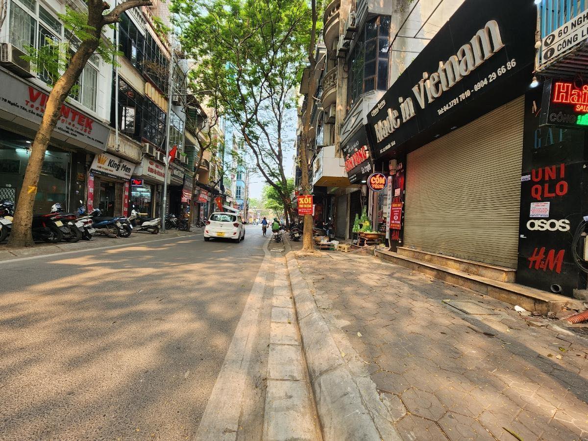 Bán nhà Mặt Phố Nghĩa Tân (1 mặt phố, 1 mặt sau ô tô) 78m/MT 4.7m 39 Tỷ,Sổ vuông - Ảnh chính