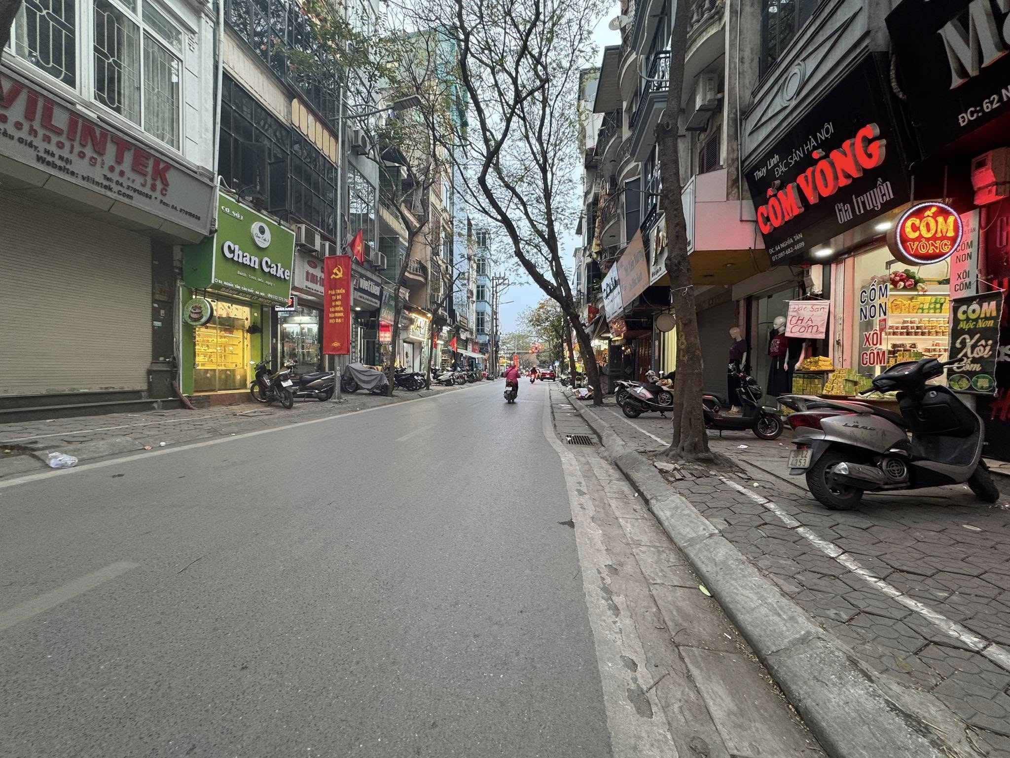 Bán nhà Mặt Phố Nghĩa Tân (1 mặt phố, 1 mặt sau ô tô) 78m/MT 4.7m 39 Tỷ,Sổ vuông - Ảnh 2