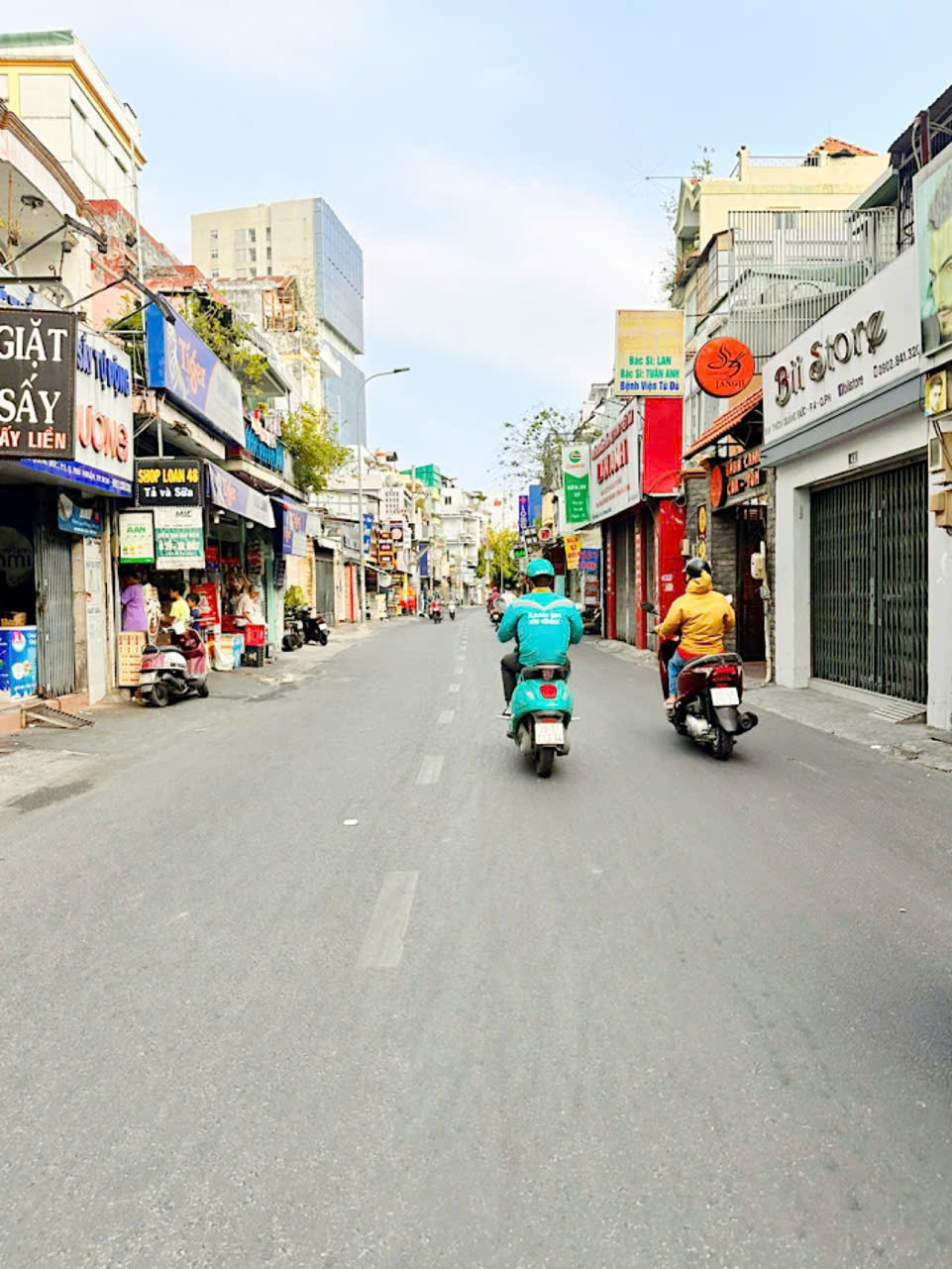 NHÀ HẼM XE HƠI.  NƠ TRANG LONG.  Q.Bình Thạnh. DT 4m x 11m.    2.5 TẤM. - Ảnh chính