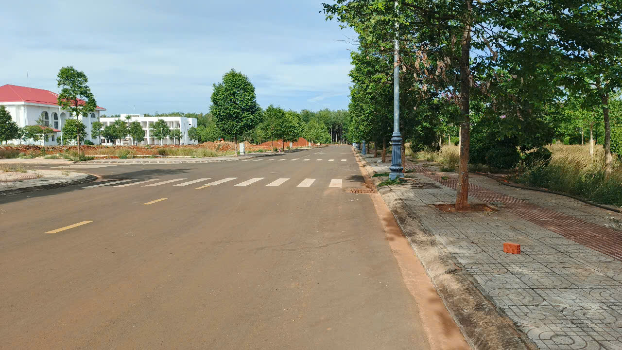 Bán lô đất đường 18m view hoa viên chỉ 3,2 Tỷ Buôn Ma Thuột - Ảnh chính