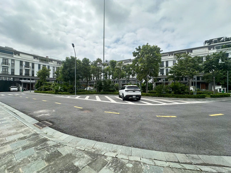 Cần bán 266,4m2 Shophouse Eastern Park - Tổ 12 Thạch Bàn - Gần đường Cổ Linh - Ảnh 1