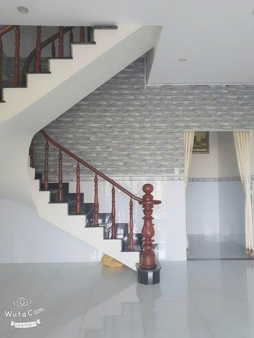 Có căn nhà 72m2 giờ kẹt tiền nên đành bán ngay MT đường Tân Xuân 6, Hóc môn ,SHR 650 triệu - Ảnh 1