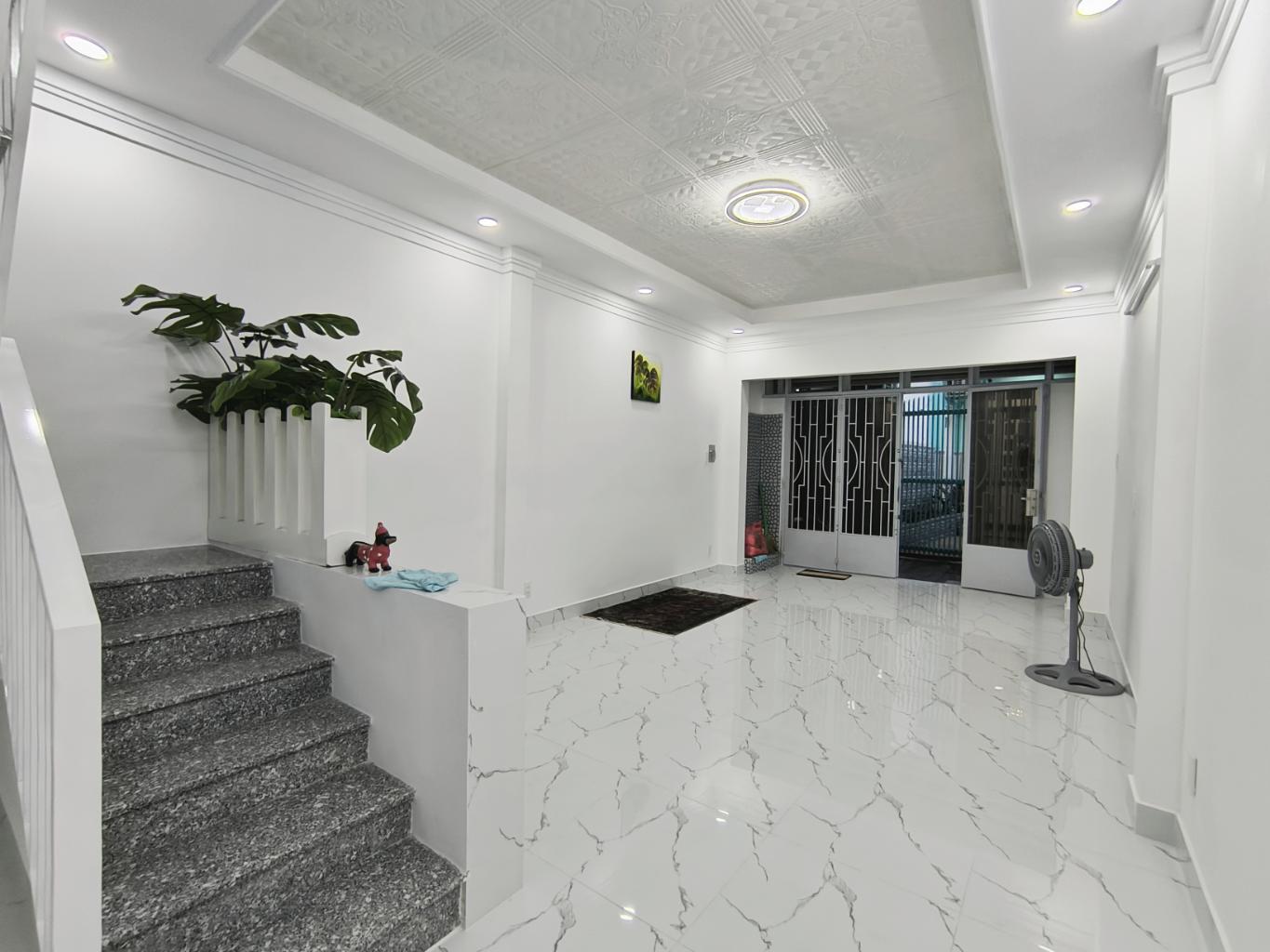 NHÀ BÁN NGUYỄN KIỆM GV - GIÁP BV 175 - CHỈ 5 PHÚT RA SÂN BAY TSN - DT 54M² - 2 TẦNG HƠN 5 TỶ - Ảnh 2