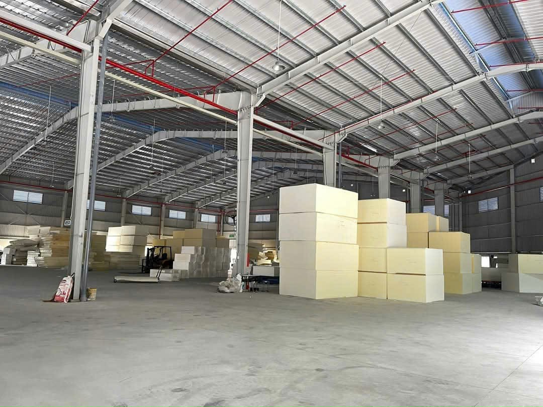 BÁN NHÀ XƯỞNG LỚN TẠI TÂN UYÊN, BÌNH DƯƠNG – VỊ TRÍ KINH DOANH SẦM UẤT Liên hệ: - Ảnh chính