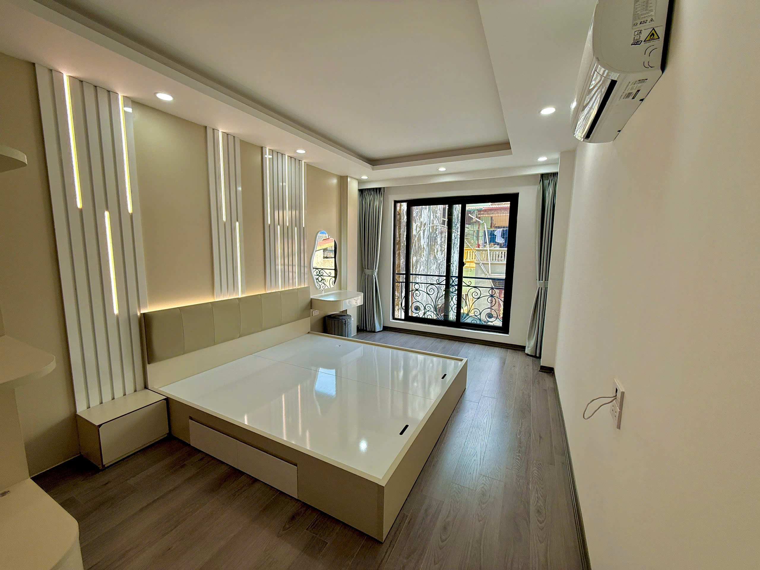 PHÂN LÔ BÁN NHÀ NGUYÊN HỒNG 44M2 4T 3,6M MT 15,4 TỶ GIÁ CHÀO 15 TỶ ĐỐNG ĐA - Ảnh chính