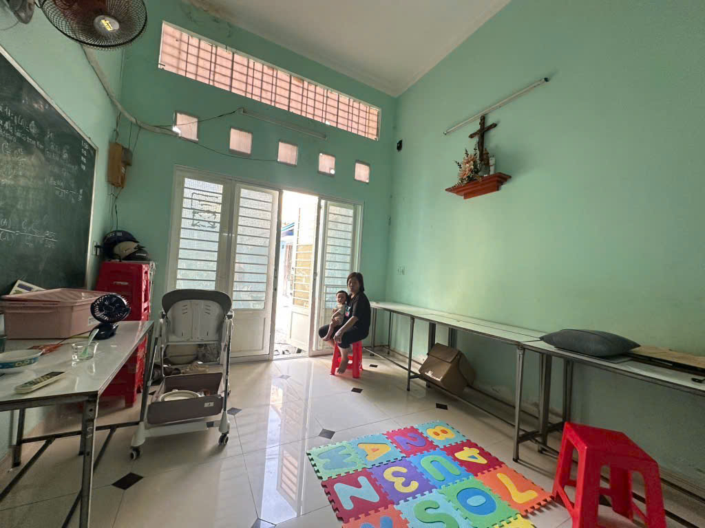 SÁT MẶ TIỀN <br>TRUNG TÂM Q4 <br>NGANG 4 DÀI 11 <br>100 TRIÊU M2 - Ảnh 1