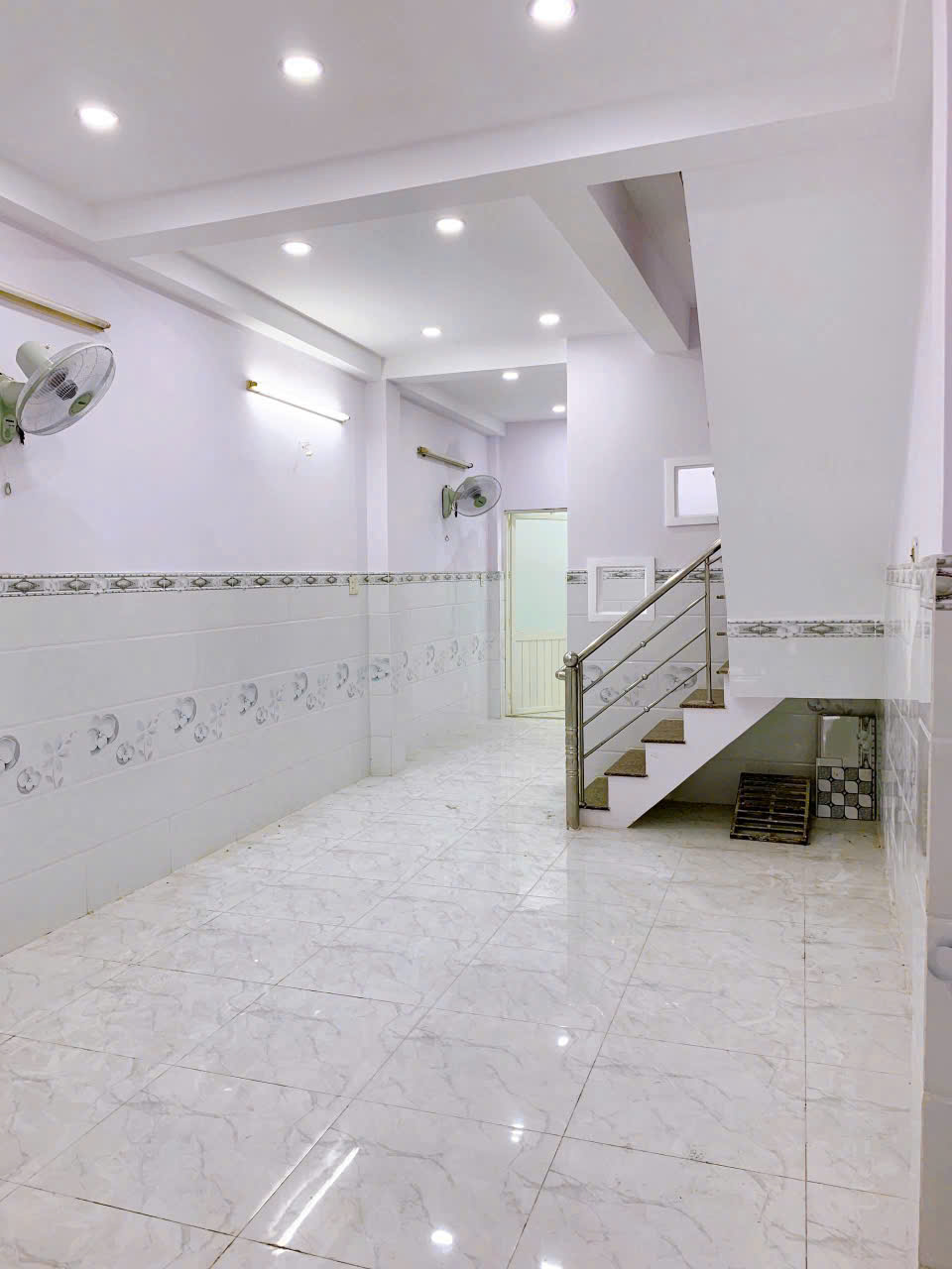 SÁT MẶT TIỀN Q4<br>DIỆN TÍCH ĐẤT 61,5 M2<br>ĐÚC BÊ TÔNG DƯỚI  49 TRIỆU M2 - Ảnh chính