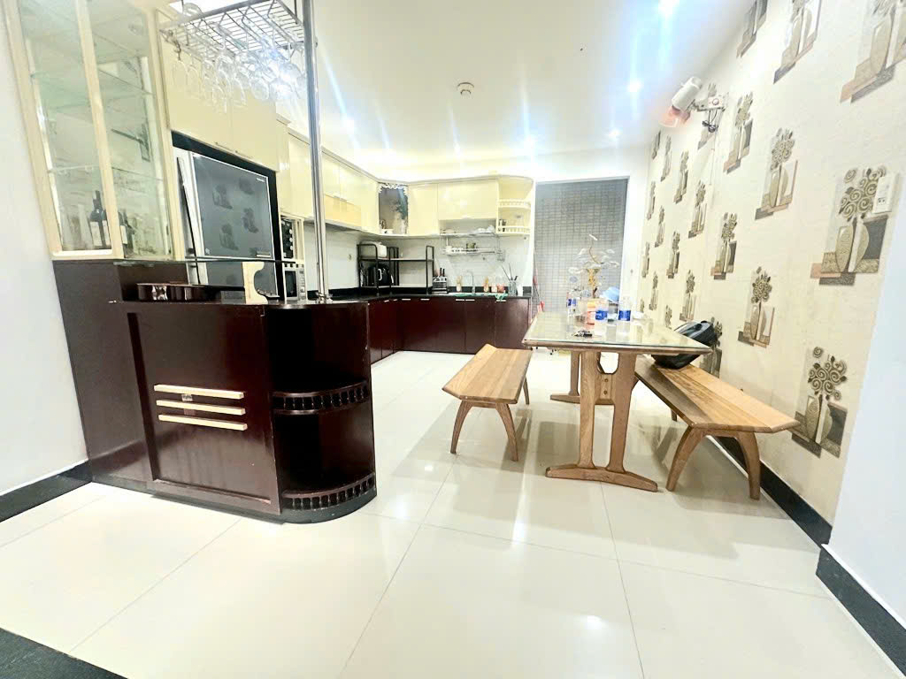 Bán biệt thự phố Tân Quy <br>Nguyễn Thị Thập Trung tâm Q7 <br><br>NGANG 4 X 17 - ĐÚC BÊ  TÔNG<br>CÓ 130 - Ảnh 1