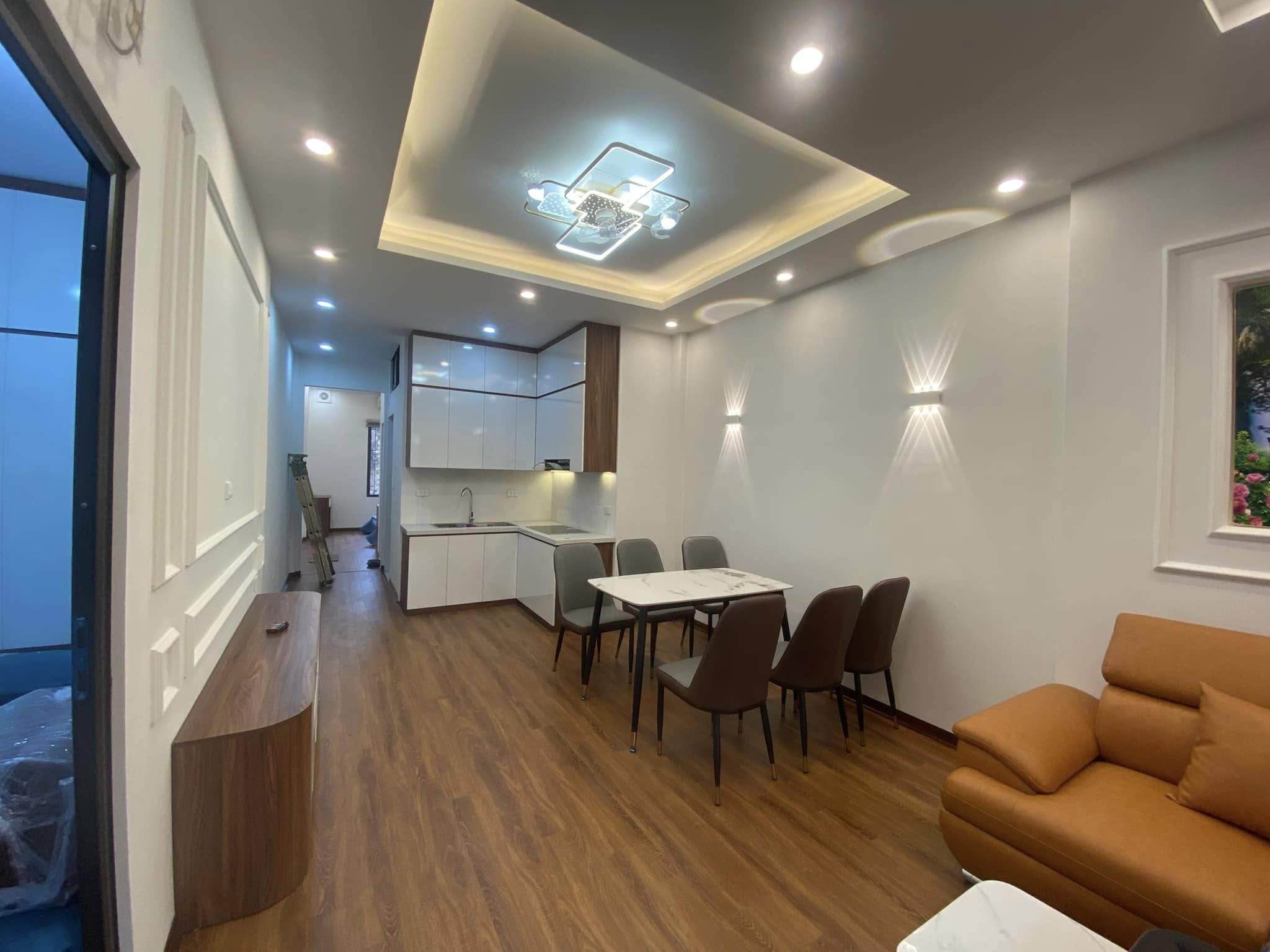 PHÂN LÔ BÁN NHÀ NGUYÊN HỒNG 44M2 4T 3,6M MT 15,4 TỶ GIÁ CHÀO 15 TỶ ĐỐNG ĐA - Ảnh 2