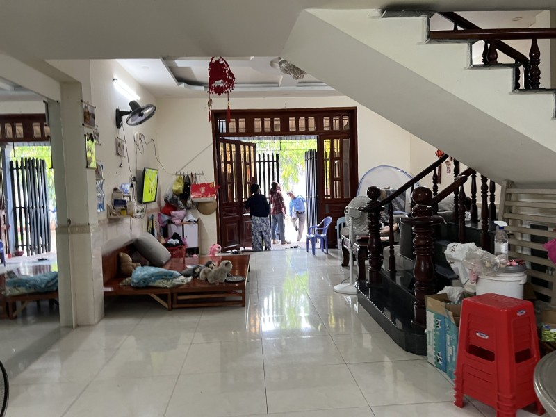 Bán nhà ĐẸP Dĩ An, đường 2 xe hơi vỉa hè đầy đủ,giá NGỘP Bank nặng - Ảnh 2