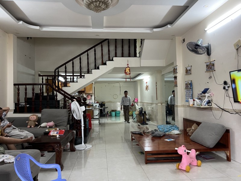 Bán nhà ĐẸP Dĩ An, đường 2 xe hơi vỉa hè đầy đủ,giá NGỘP Bank nặng - Ảnh chính