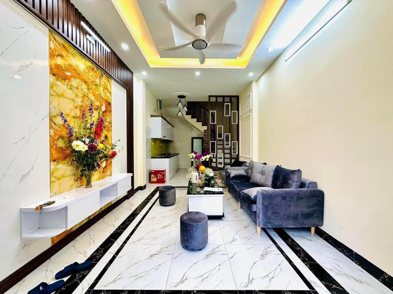 Bán nhà 4 tầng Hoàng Cầu, 51m2, ô tô đỗ cửa, kinh doanh, giá 11.5 tỷ - Ảnh 1