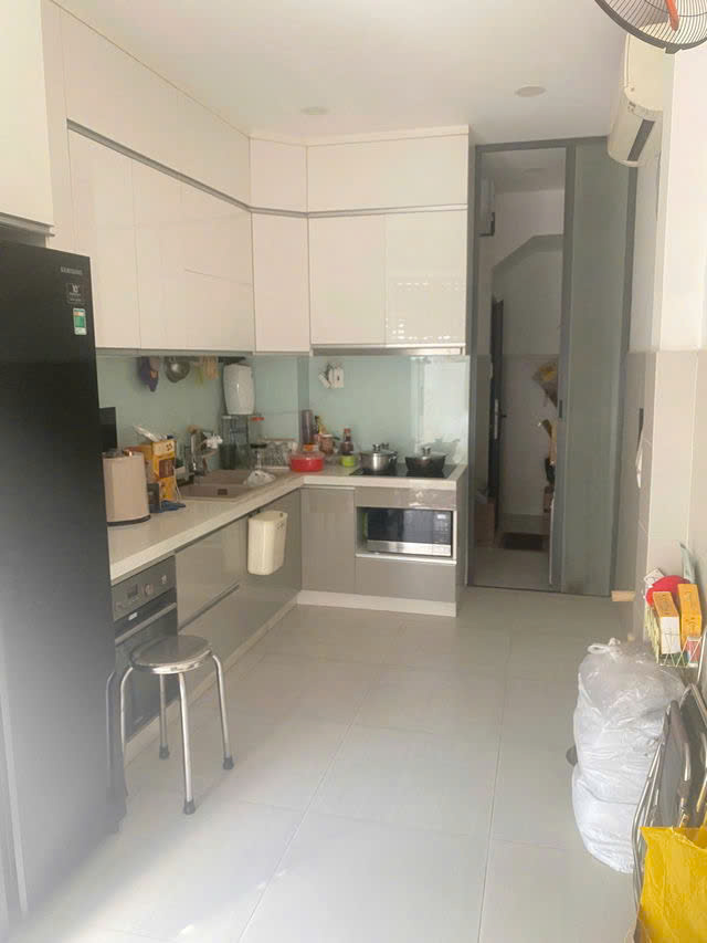 Bán gấp nhà đẹp quận 3: 11 tỷ - Cách Mạng Tháng Tám-Diện tích: 42m2 ngang khủng 5.6m. -1 trệt 3 lầu - Ảnh chính