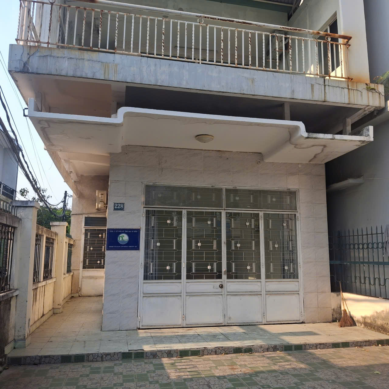 NHÀ 2TÂNG – ĐẤT RỘNG 202M2 NGANG 6.7M– GẦN BIỂN & SÁT BẾN XE GIÁ 13.5 TỶ - Ảnh 2