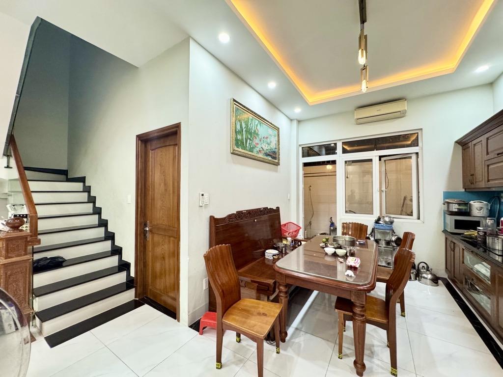 Bán nhà 185m2, 3 tầng, 10PN, Ngô Tất Tố, P22, Bình Thạnh, 28 tỷ - Ảnh 1