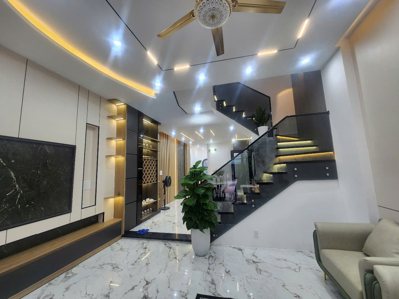 NHÀ GẦN CHỢ HOÀ XUÂN ĐÀ NẴNG, 3 TẦNG FULL NỘI THẤT, 100M2 CHỈ 5.4 TỶ. LH:0906428491 - Ảnh chính