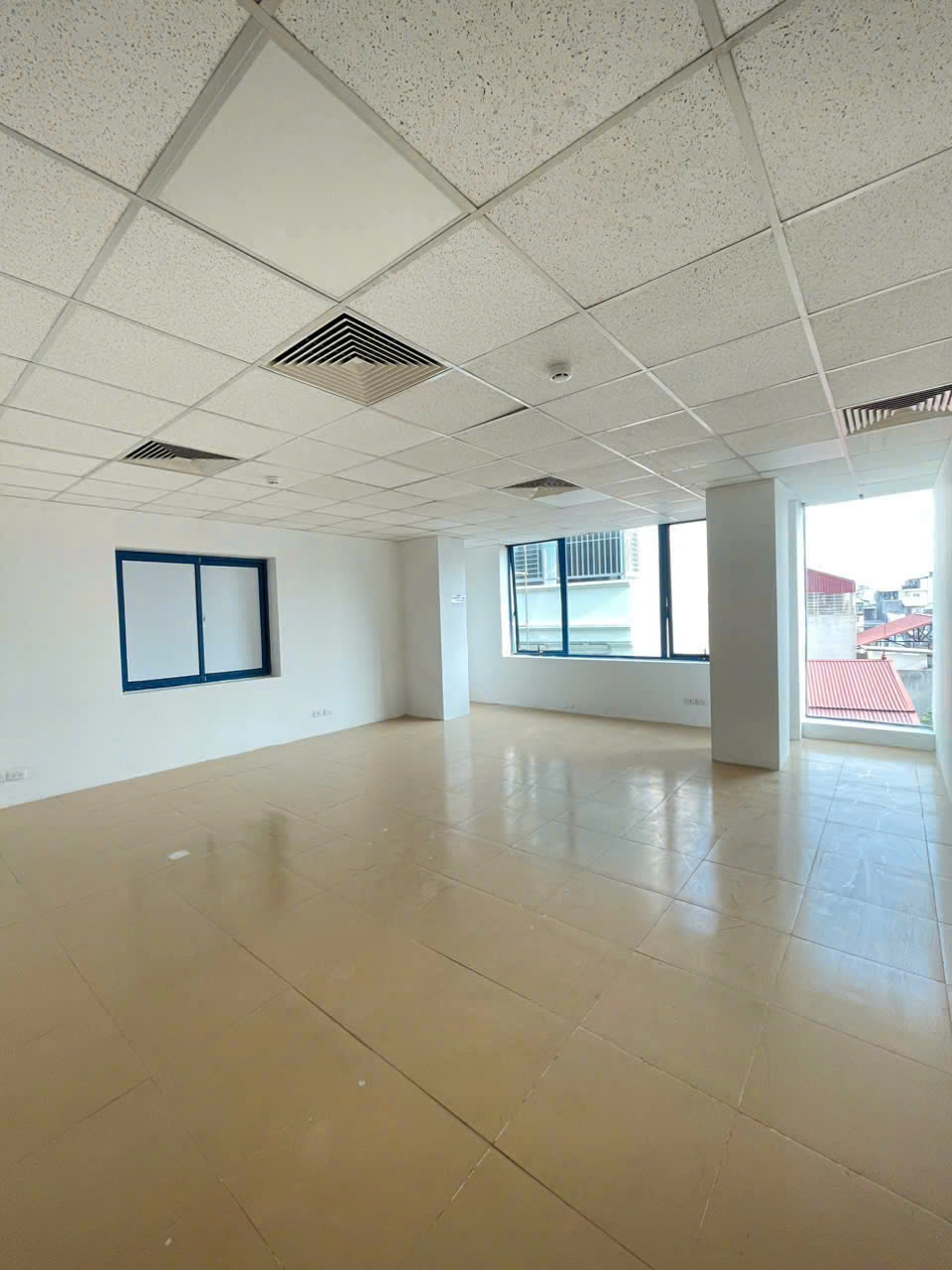 Chủ nhà mời thuê 43m VP  giá 11 triệu, ngay trung tâm phố Thái Hà - Ảnh chính
