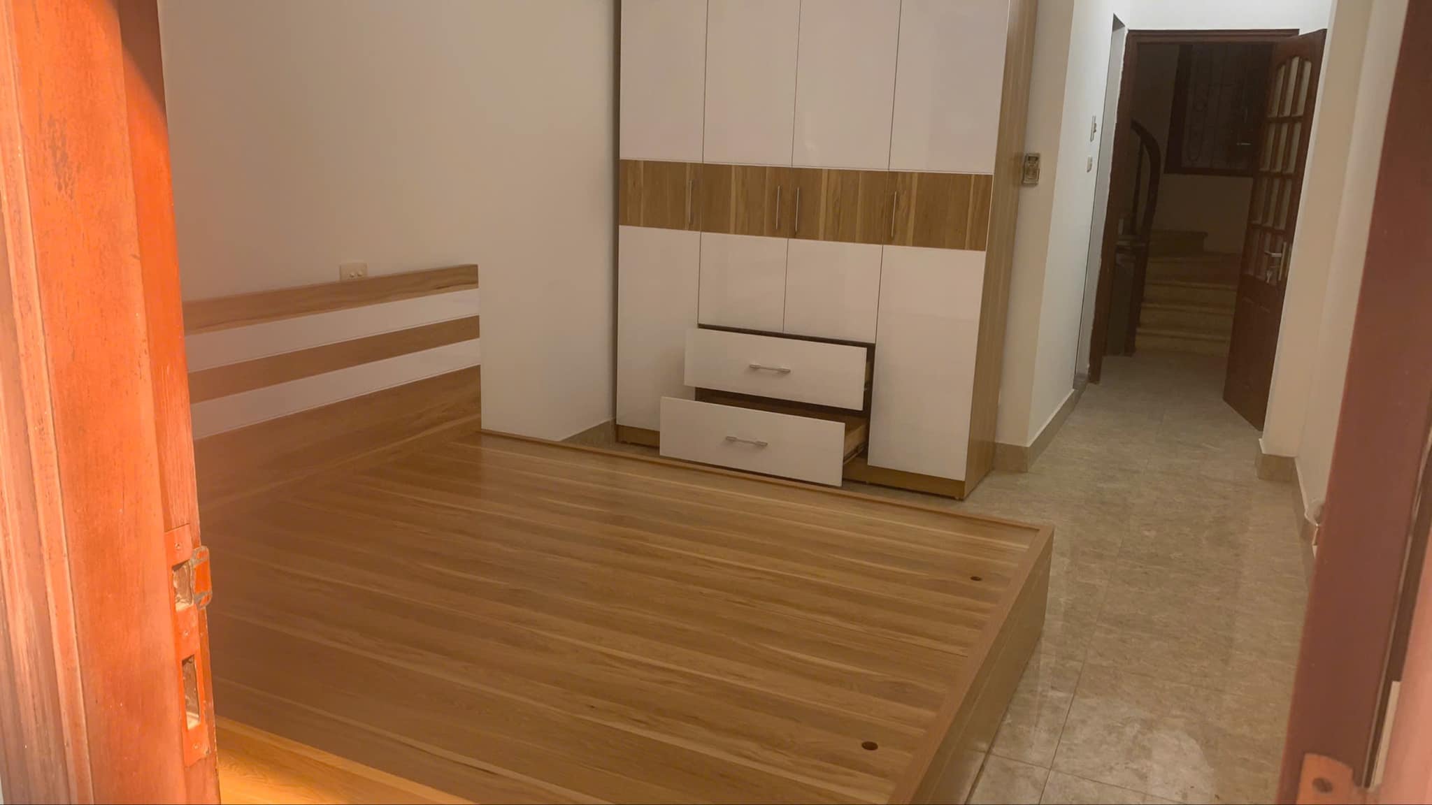 Cho thuê nhà ngõ ô tô, phân lô Dương Văn Bé, Hai Bà Trưng 30m x 5T giá 13tr, 3PN4VS - Ảnh chính