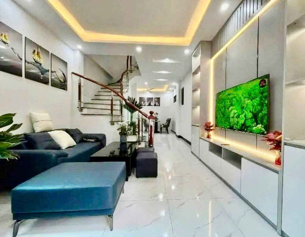 Bán nhà riêng tại Thanh Xuân, Cách RoyalCity vài bước chân, ngõ thông, gần ô tô, 5 tầng 40m2 giá - Ảnh chính