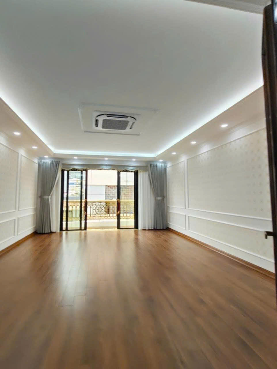 Nhà xây mới thang máy phố Pháo Đài Láng - 48m x 7 Tầng Gara ô tô giá 14,7 tỷ - Ảnh 1