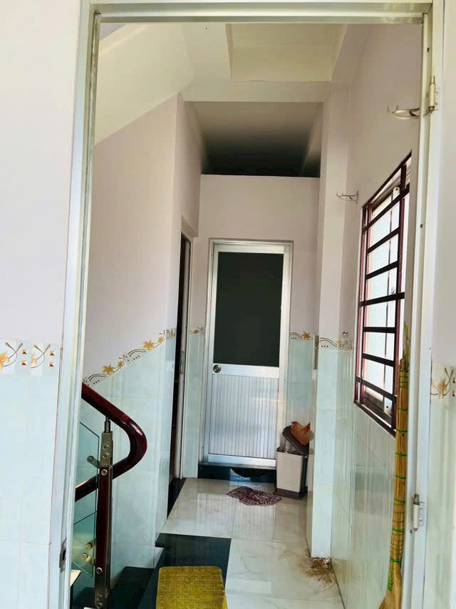 Giá mềm nhất quận 12: 4,75 tỷ - Tân Thới Hiệp 21--dt 4x12 trệt 3 lầu mái đúc -phòng khách, bếp, - Ảnh 2