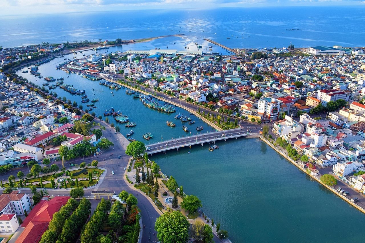 SIÊU HOT! ĐẤT BIỂN LIÊN HƯƠNG FULL THỔ CƯ, CHỈ 700M RA BIỂN – CƠ HỘI VÀNG ĐẦU TƯ GIÁ TỐT! - Ảnh chính
